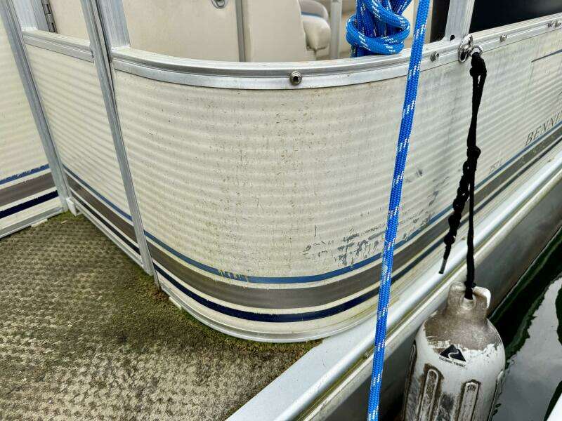 2002 Bennington 257L Pontoon Boat