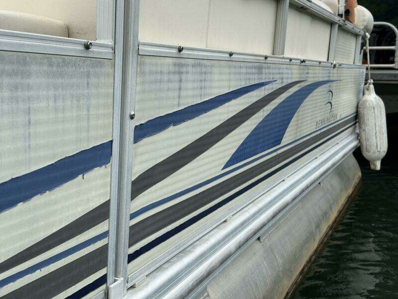 2002 Bennington 257L Pontoon Boat