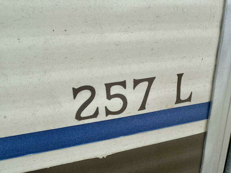 2002 Bennington 257L Pontoon Boat