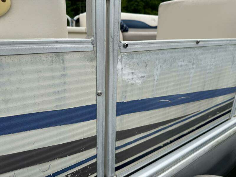 2002 Bennington 257L Pontoon Boat