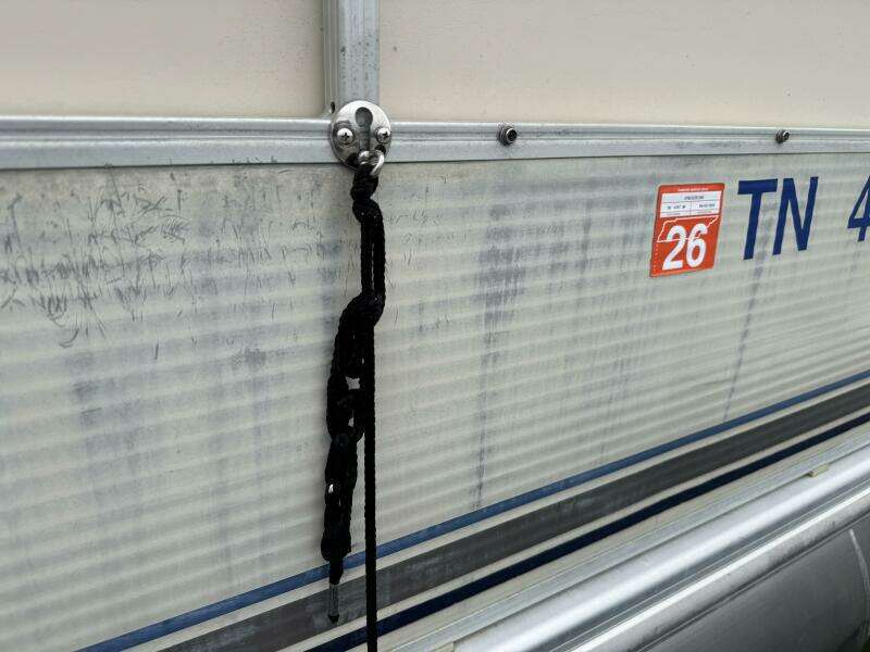 2002 Bennington 257L Pontoon Boat