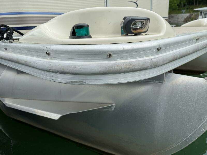 2002 Bennington 257L Pontoon Boat
