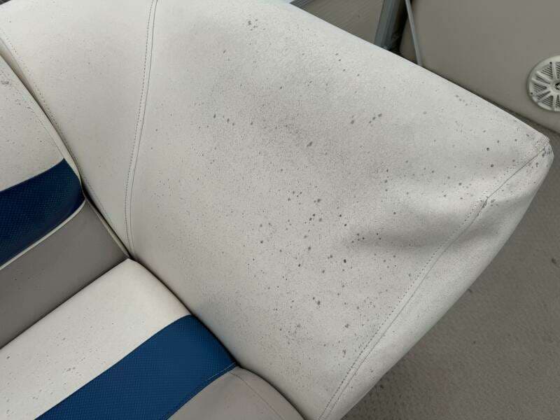 2002 Bennington 257L Pontoon Boat