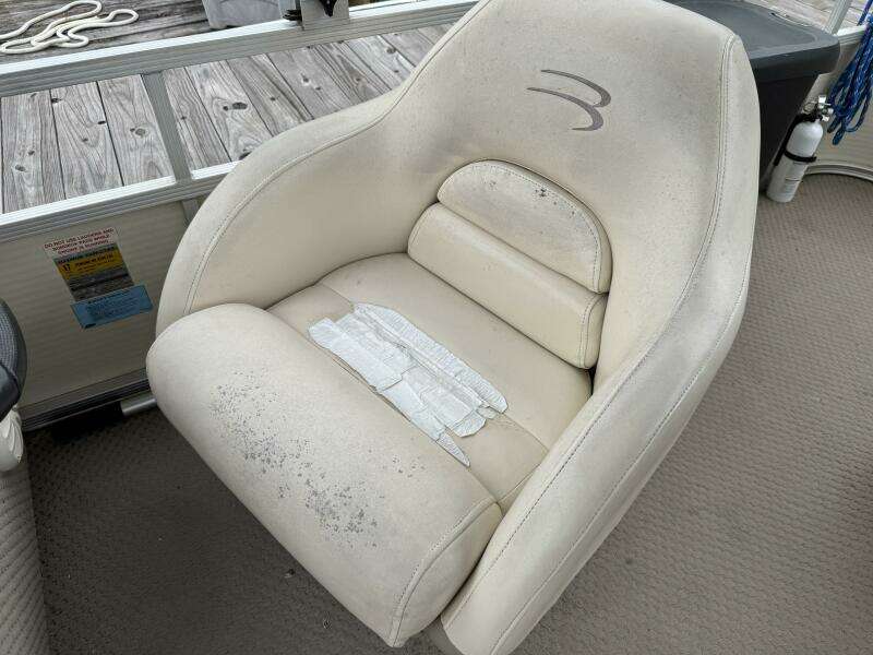 2002 Bennington 257L Pontoon Boat