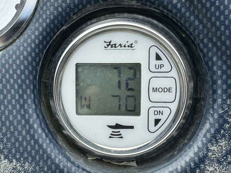 2002 Bennington 257L Pontoon Boat