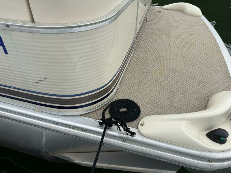 2002 Bennington 257L Pontoon Boat