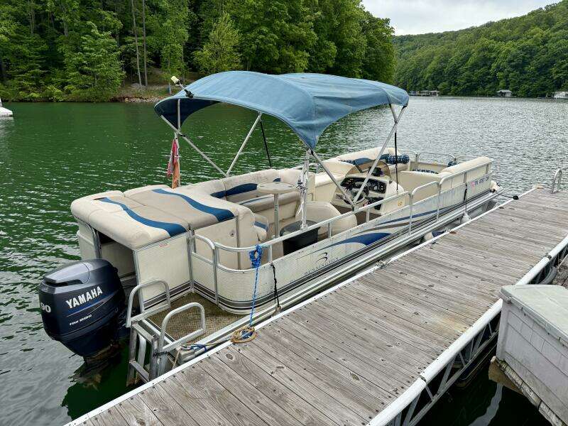 2002 Bennington 257L Pontoon Boat