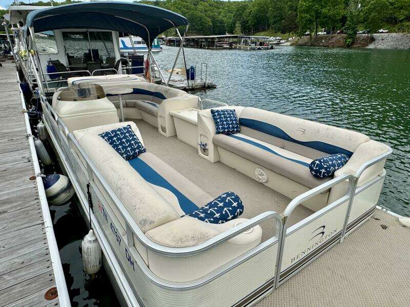 2002 Bennington 257L Pontoon Boat