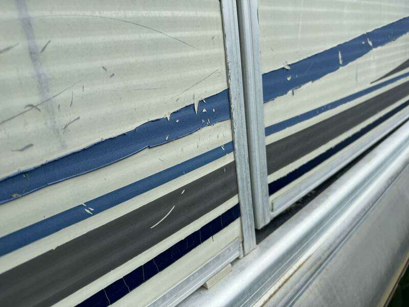 2002 Bennington 257L Pontoon Boat