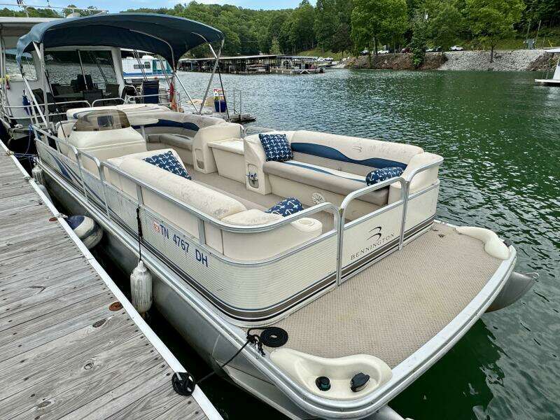 2002 Bennington 257L Pontoon Boat