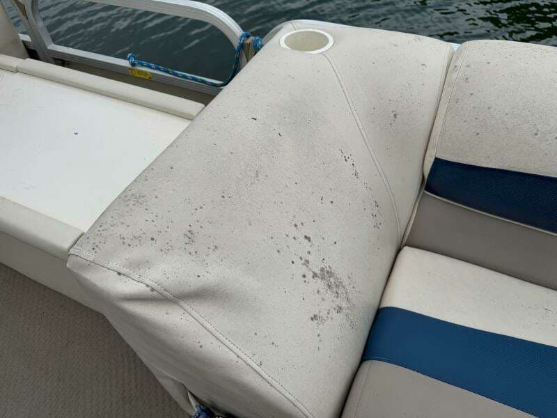 2002 Bennington 257L Pontoon Boat