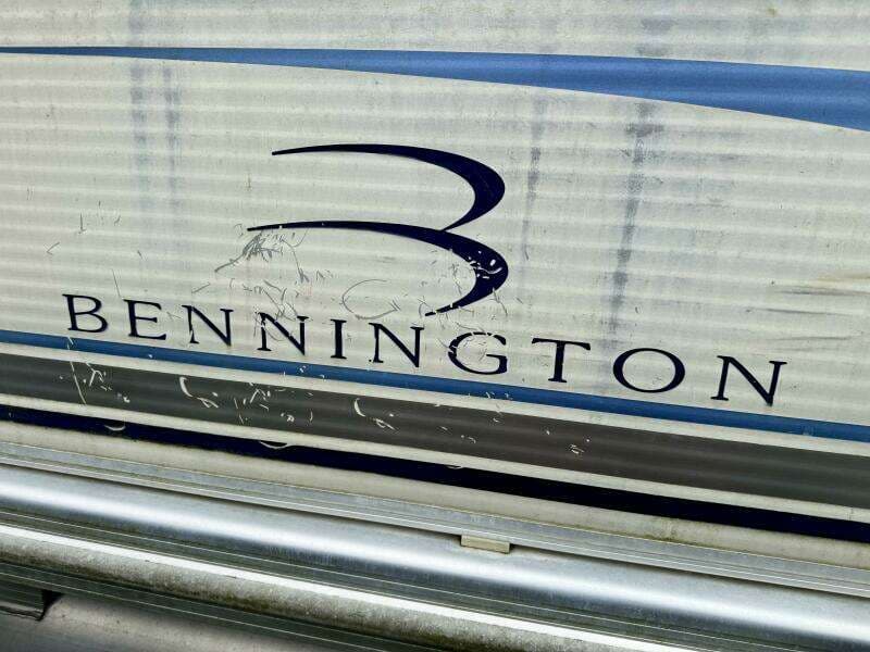 2002 Bennington 257L Pontoon Boat