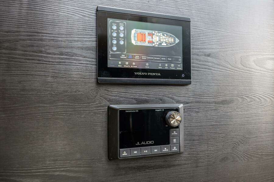 2023 Vanquish Yachts VQ58