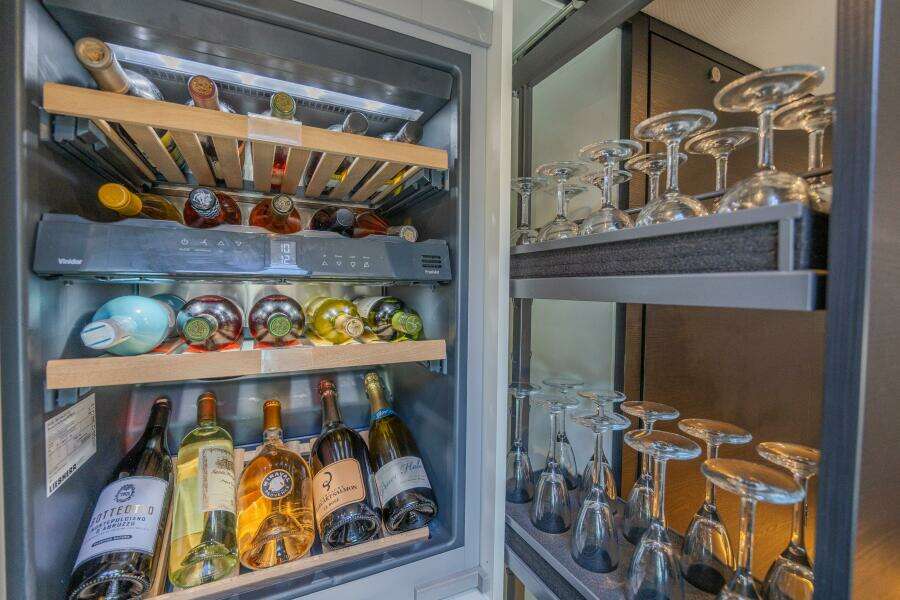 2023 Vanquish Yachts VQ58