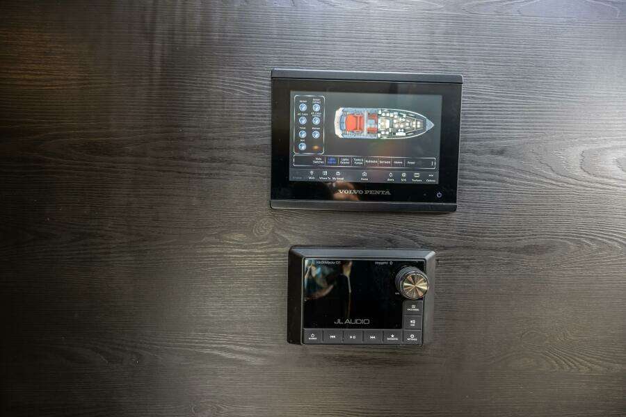 2023 Vanquish Yachts VQ58