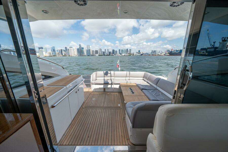 2012 Princess V52