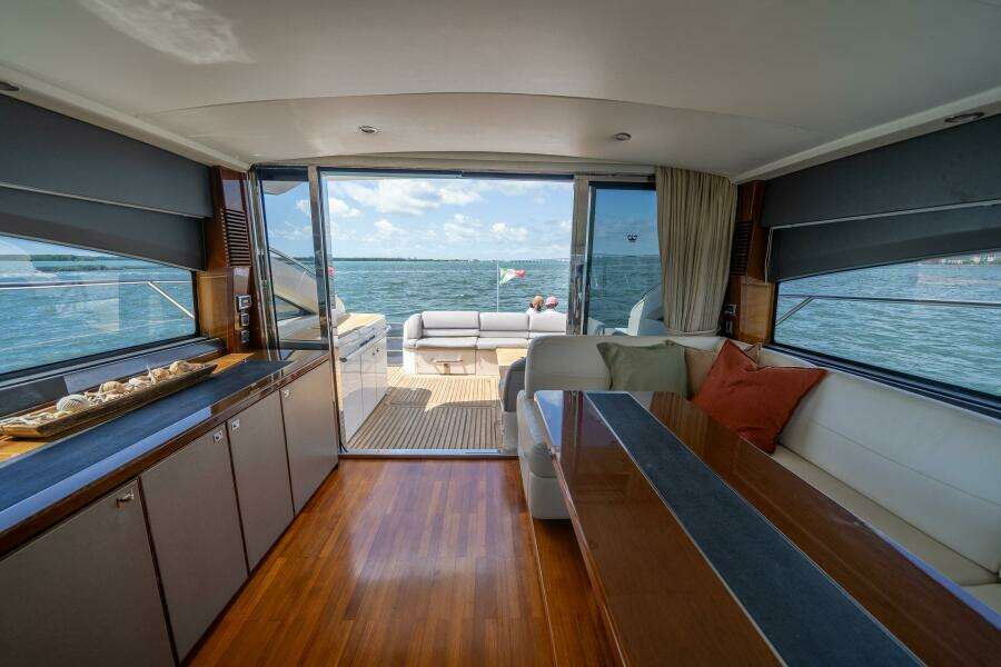 2012 Princess V52