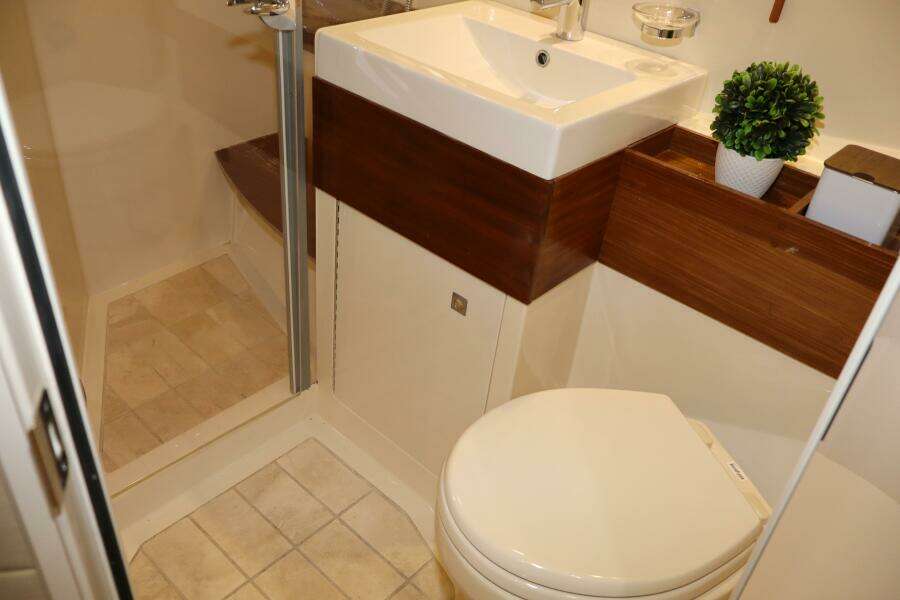 2015 Sea Ray 410 Sundancer- SOMEDAY- Master Head