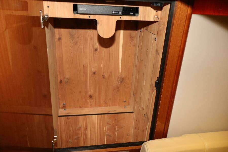 2015 Sea Ray 410 Sundancer- SOMEDAY- Salon