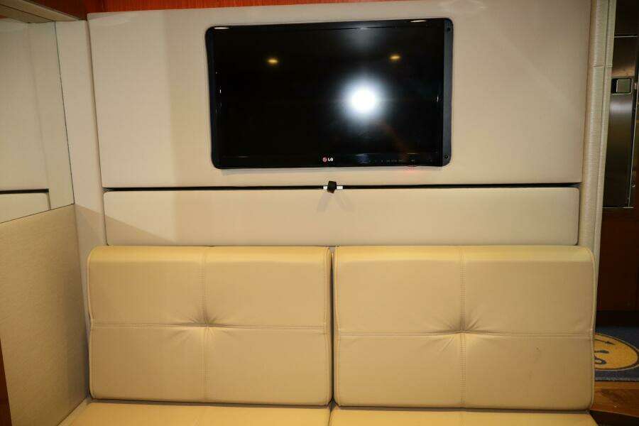 2015 Sea Ray 410 Sundancer- SOMEDAY- Salon