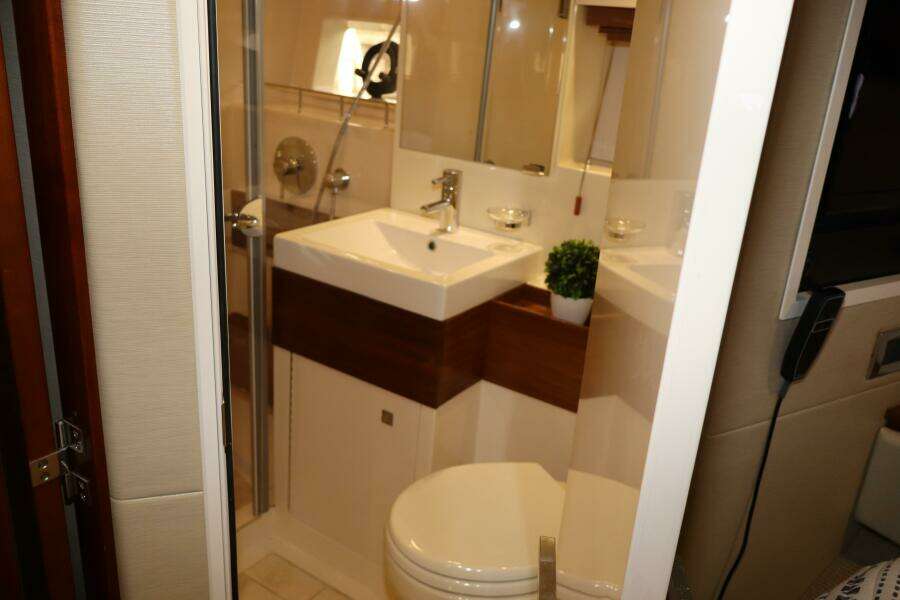 2015 Sea Ray 410 Sundancer- SOMEDAY- Master Head