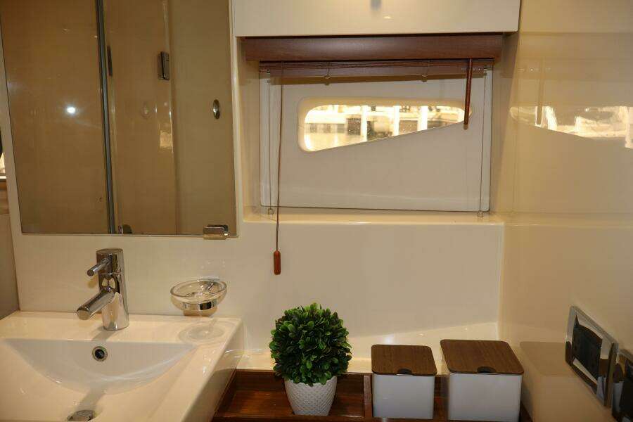 2015 Sea Ray 410 Sundancer- SOMEDAY- Master Head