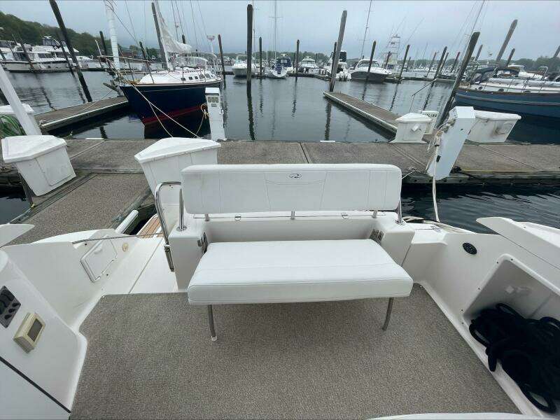 2007 Regal 3360 Window Express