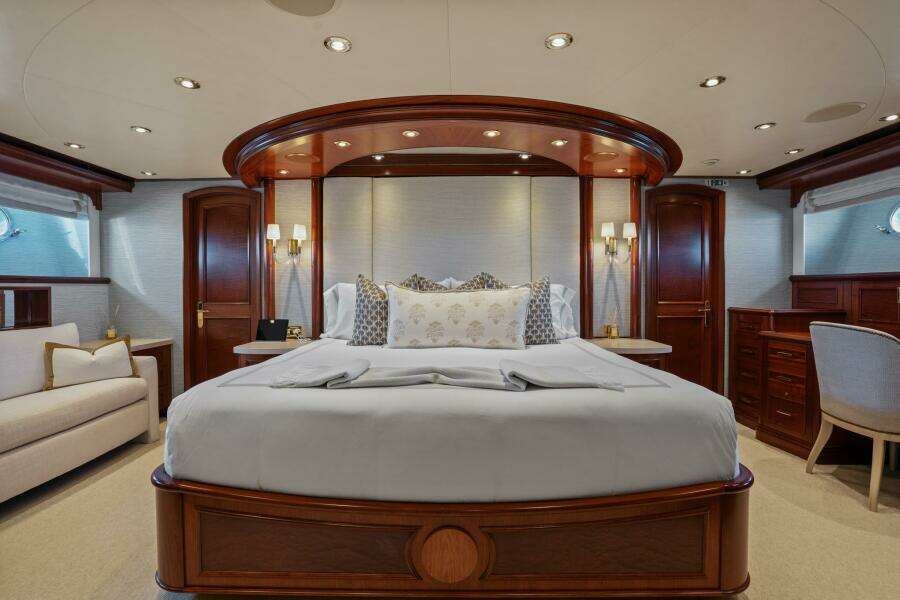 2004 Crescent Raised Pilothouse