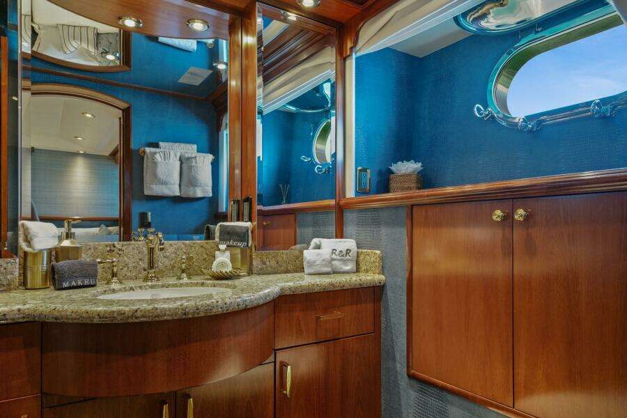 2004 Crescent Raised Pilothouse