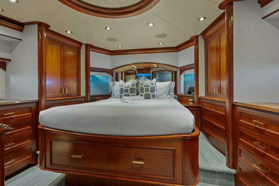 2004 Crescent Raised Pilothouse