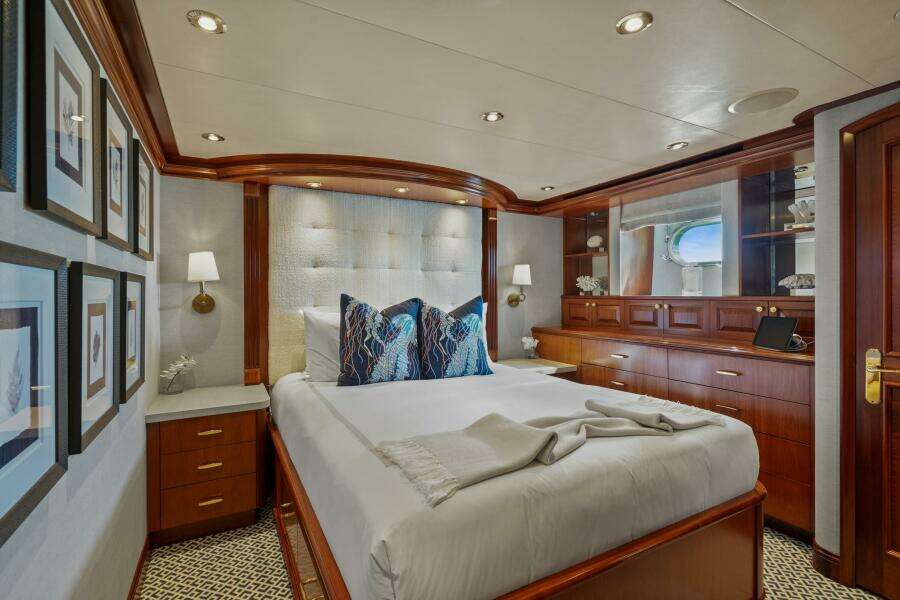 2004 Crescent Raised Pilothouse