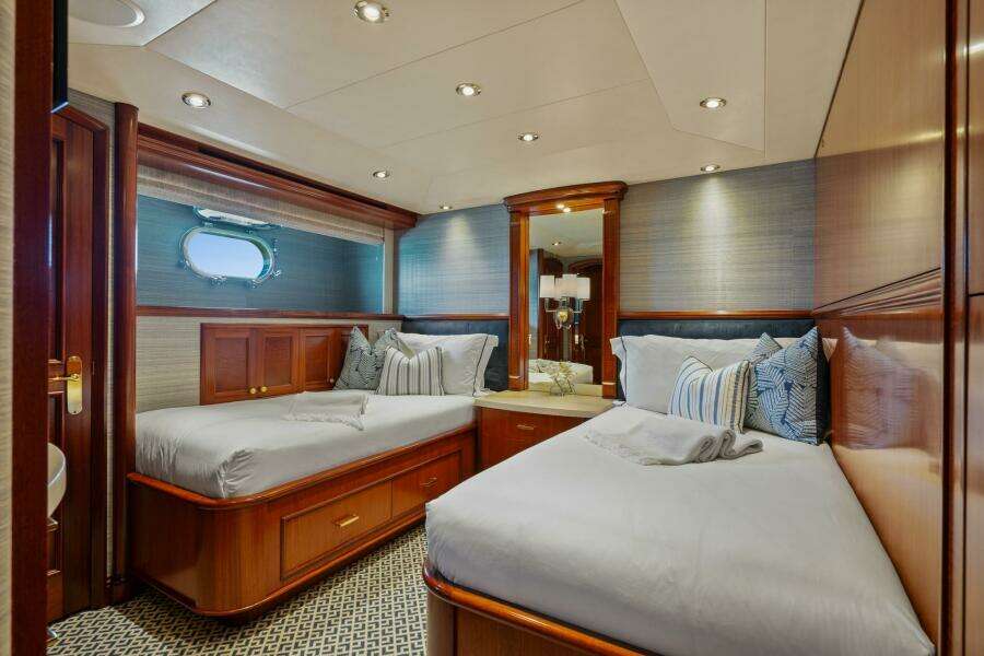 2004 Crescent Raised Pilothouse