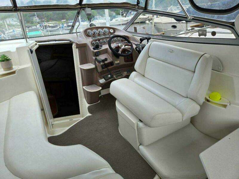 2003 Regal 2860 Commodore