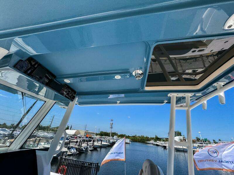 2025 Edgewater 325CC