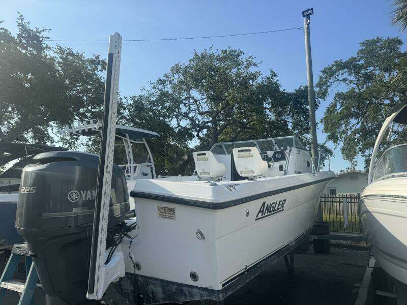 2004 Angler 220 Walkaround