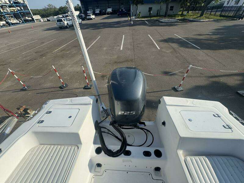 2004 Angler 220 Walkaround