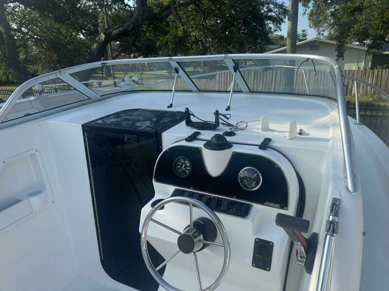 2004 Angler 220 Walkaround