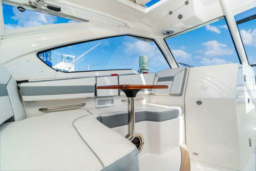 Pursuit 365 MISS MORGAN III - Helm Seating 