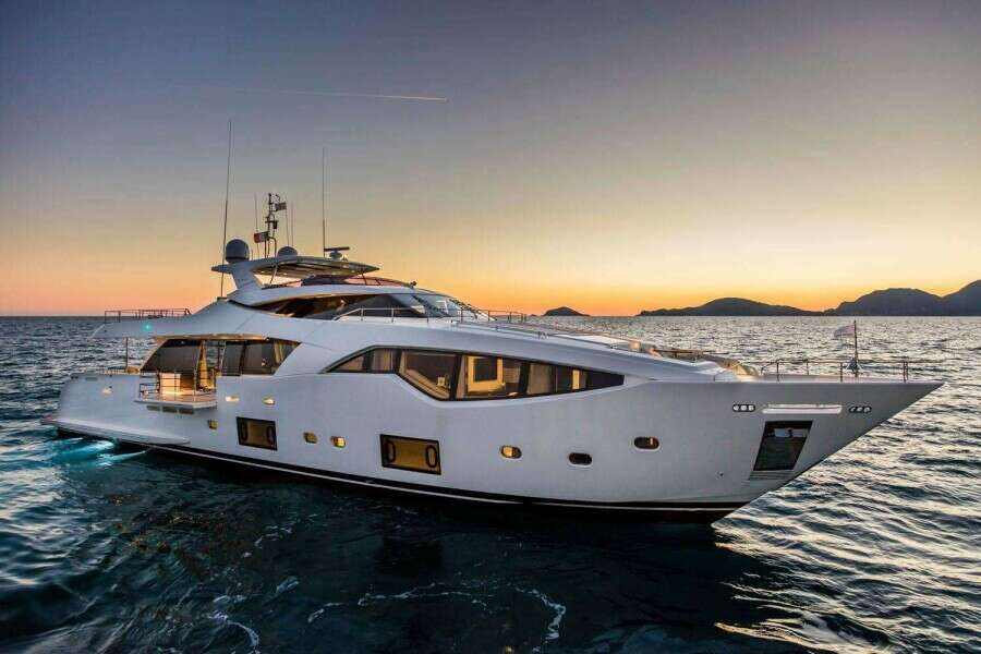 CHITOCHI 108' | 32m Custom Line 2016 