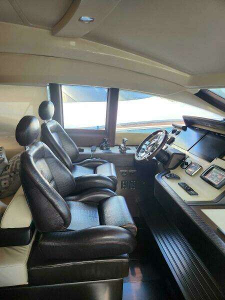 2014 Azimut Flybridge