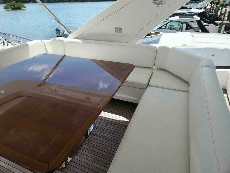 2014 Azimut Flybridge