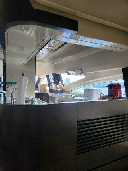 2014 Azimut Flybridge