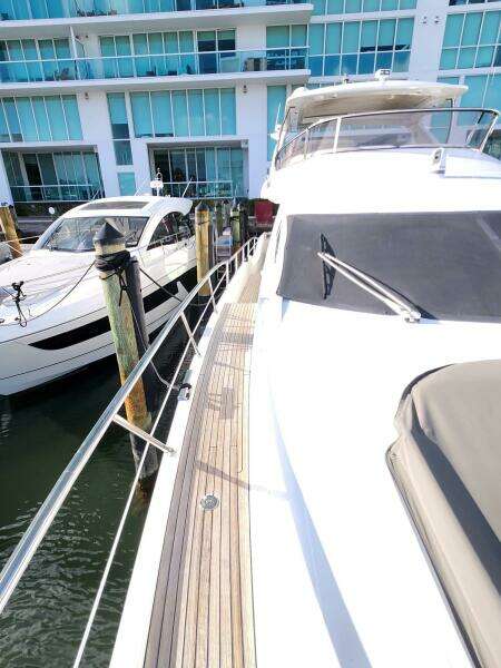 2014 Azimut Flybridge