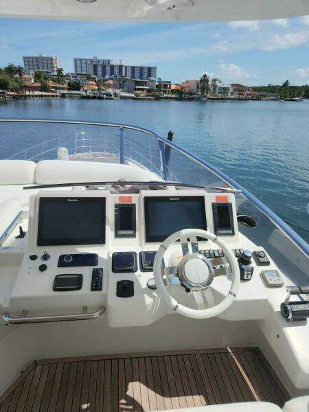2014 Azimut Flybridge