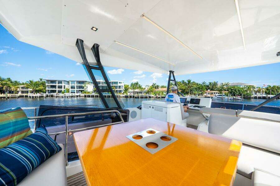 2020 Prestige 520 Fly