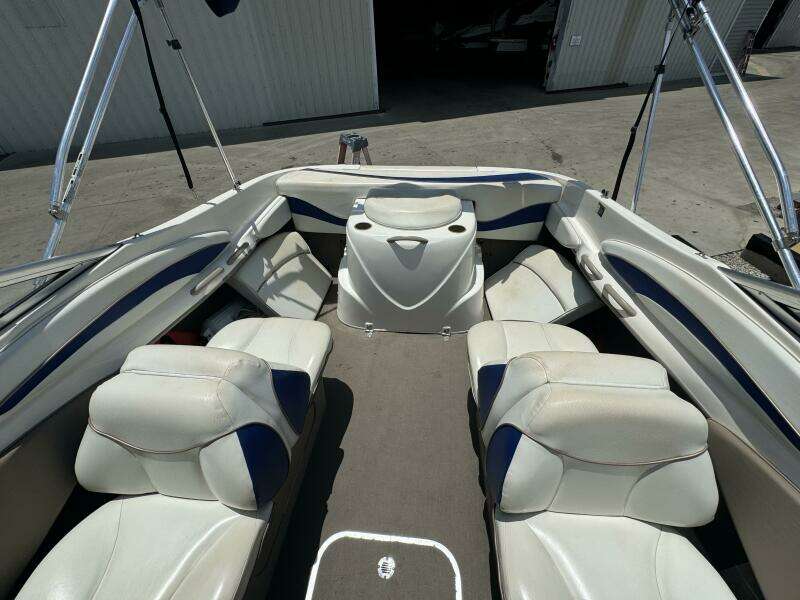 2003 Bayliner 212 Capri Cuddy Cabin