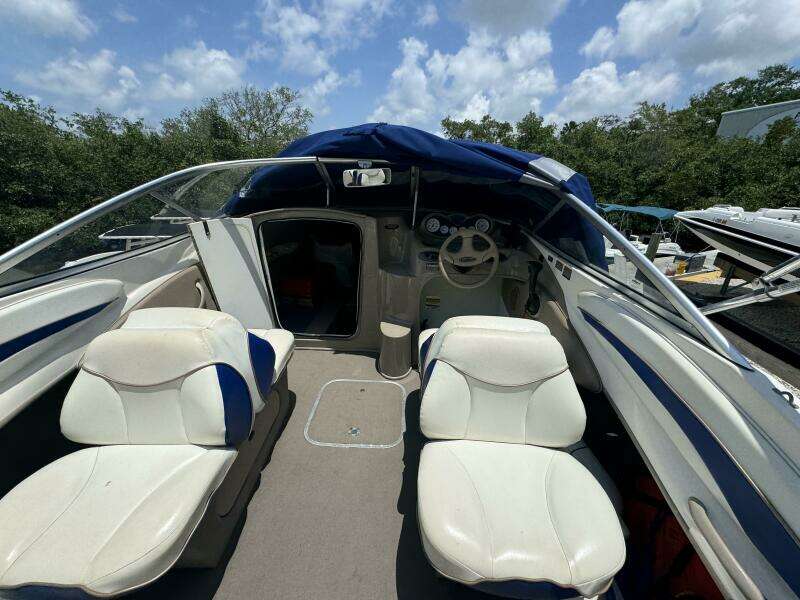 2003 Bayliner 212 Capri Cuddy Cabin