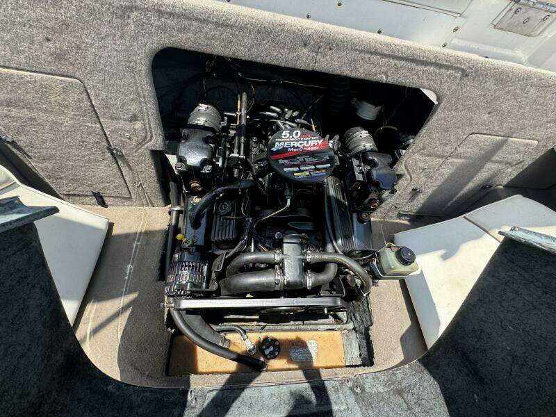 2003 Bayliner 212 Capri Cuddy Cabin