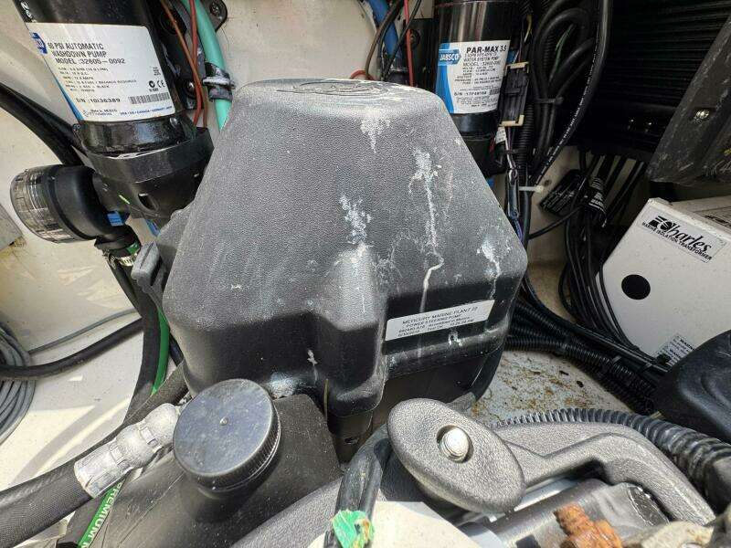 2011 Boston Whaler 305 Conquest