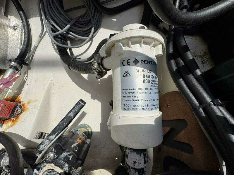 2011 Boston Whaler 305 Conquest